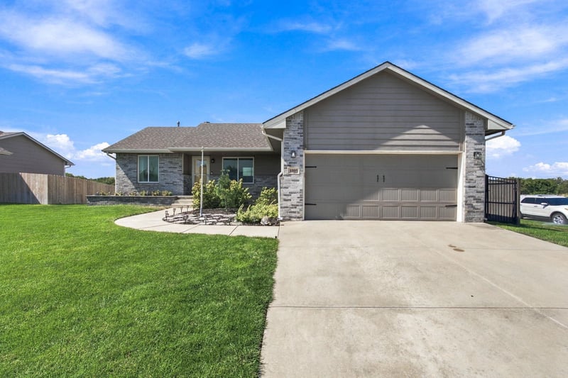 1905 N Kentucky Ln, Wichita, KS 67235-1249
