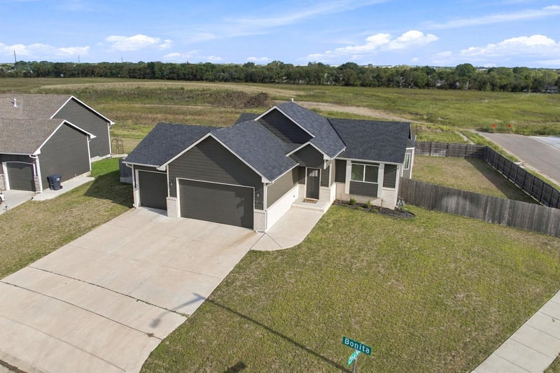 10718 E Bonita St, Wichita, KS 67207