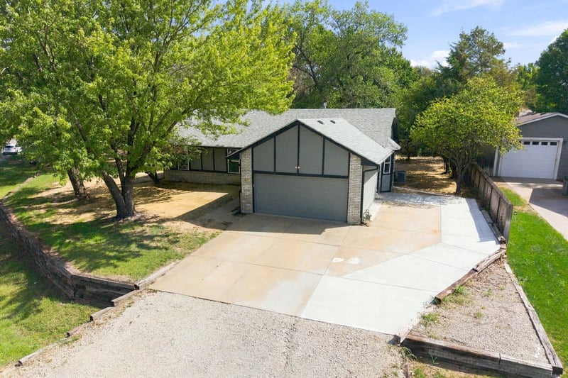 431 W White Tail St, Derby, KS 67037