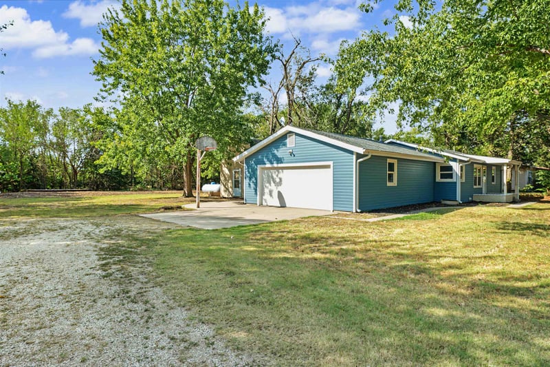 1639 Comanche Rd, Mcpherson, KS 67460