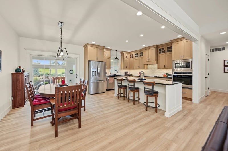 1319 Bentgrass Dr, Salina, KS 67401