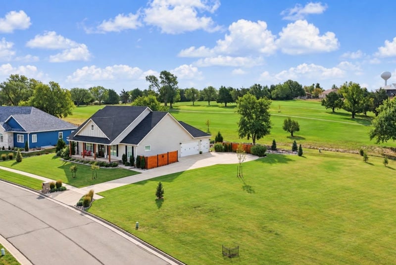 1319 Bentgrass Dr, Salina, KS 67401