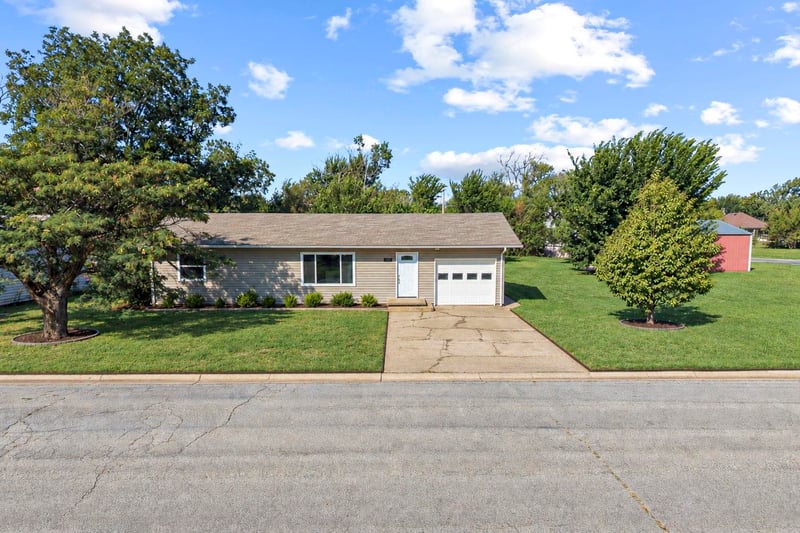 109 N Pine St, Argonia, KS 67004