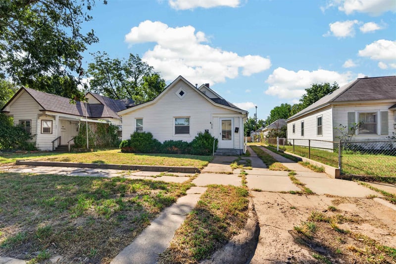 319 E 8th Ave, Hutchinson, KS 67501