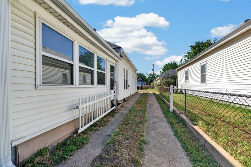 319 E 8th Ave, Hutchinson, KS 67501