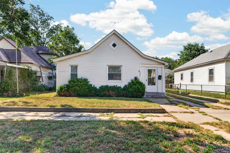 319 E 8th Ave, Hutchinson, KS 67501