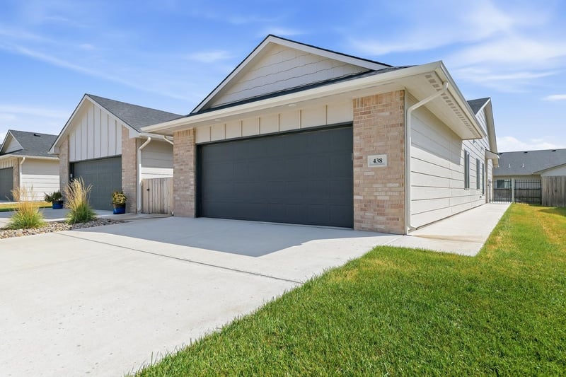 438 W Long Path Ct, Goddard, KS 67052