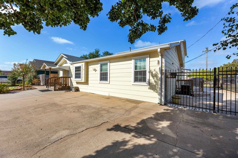 1061-1063 N Water St, Wichita, KS 67203