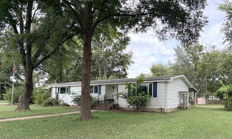 304 S Valley, Eureka, KS 67045