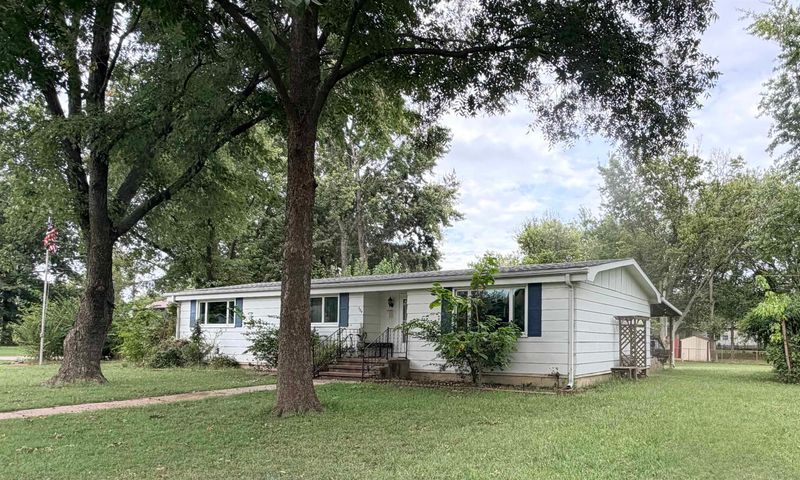 304 S Valley, Eureka, KS 67045