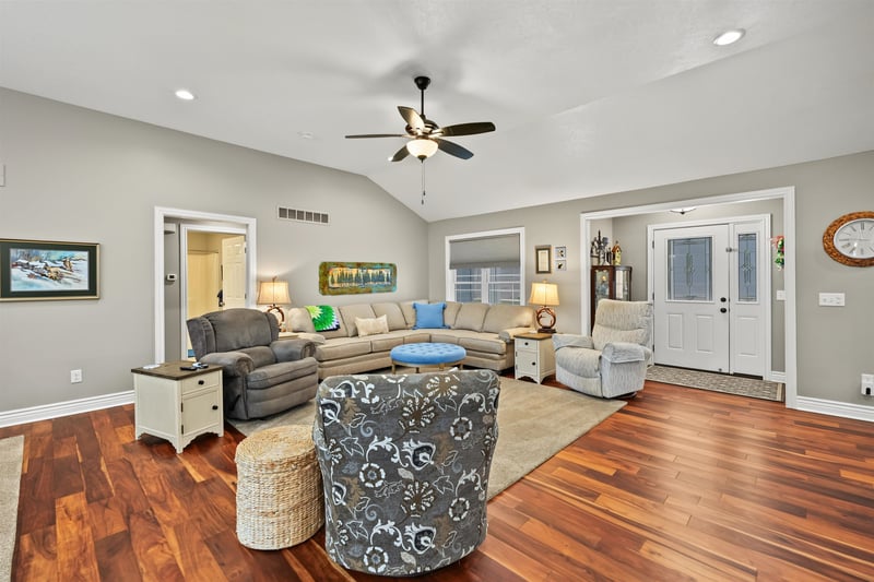 1813 Bluestem Ln, Salina, KS 67401