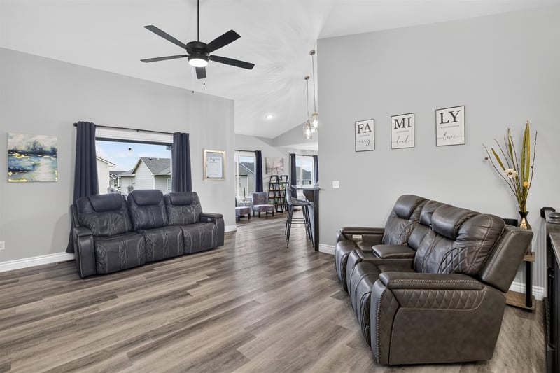 5334 N Pebblecreek St, Bel Aire, KS 67226
