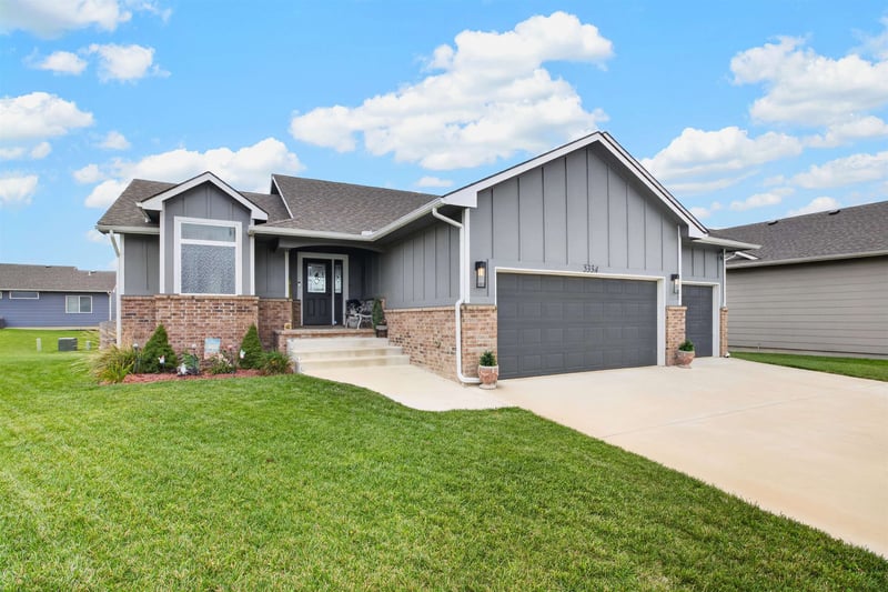 5334 N Pebblecreek St, Bel Aire, KS 67226