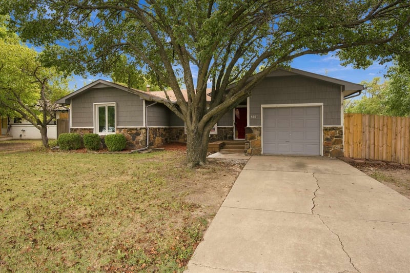 5601 E 39th St N, Bel Aire, KS 67220-1963