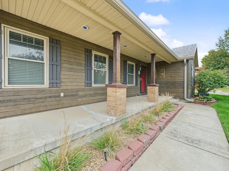 2402 Pinnacle Dr, Salina, KS 67401