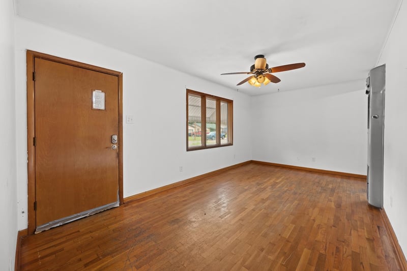 1008 S Summit St, El Dorado Springs, KS 67042-3657
