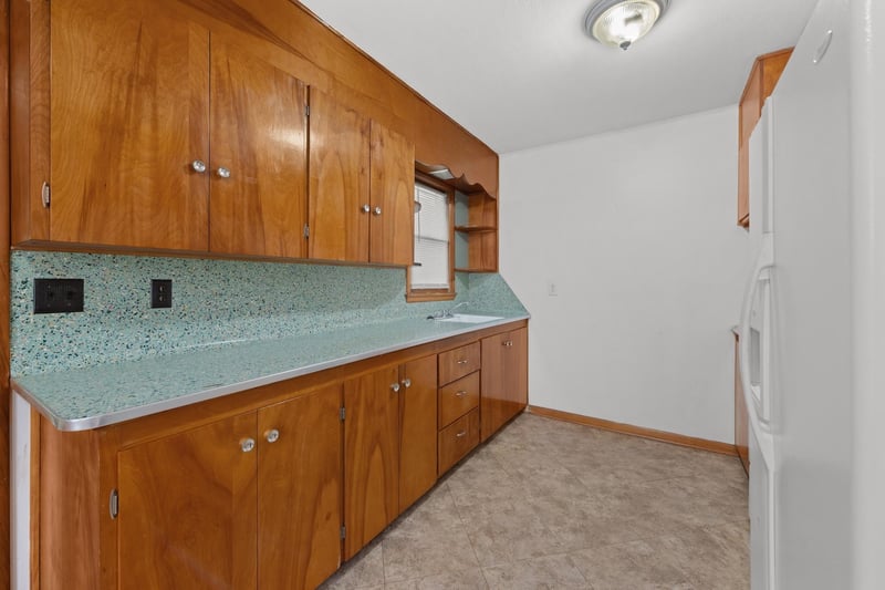 1008 S Summit St, El Dorado Springs, KS 67042-3657