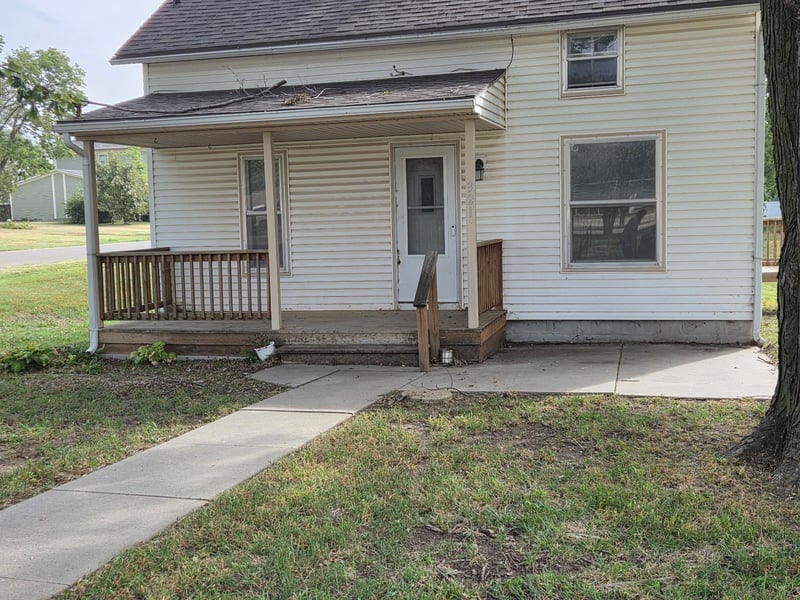 321 W 3rd St, Miltonvale, KS 67466