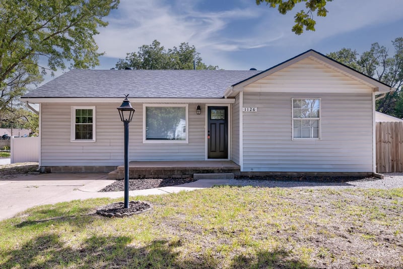 1126 N 9th St, Arkansas City, KS 67005