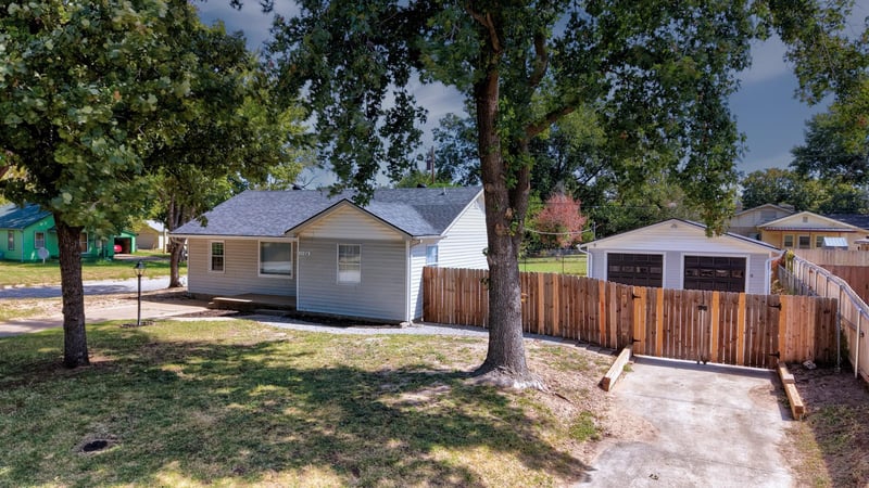 1126 N 9th St, Arkansas City, KS 67005