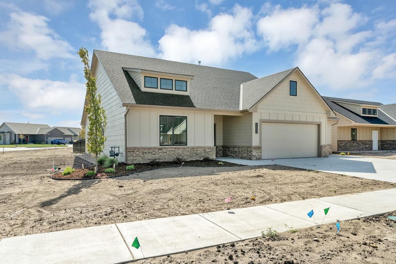 5853 Central Park Ct, Bel Aire, KS 67220