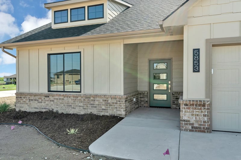 5853 Central Park Ct, Bel Aire, KS 67220