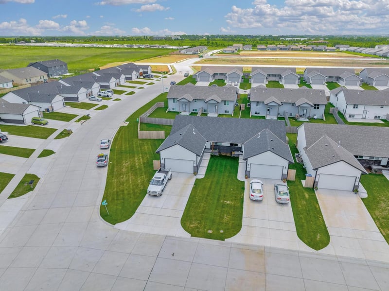 5286-5288 E Cypress St, Bel Aire, KS 67226