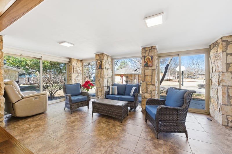 2002 W 31st St N, Wichita, KS 67204