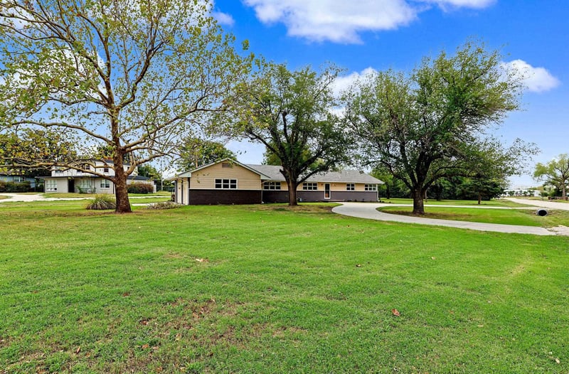 3900 N Harding, Bel Aire, KS 67220