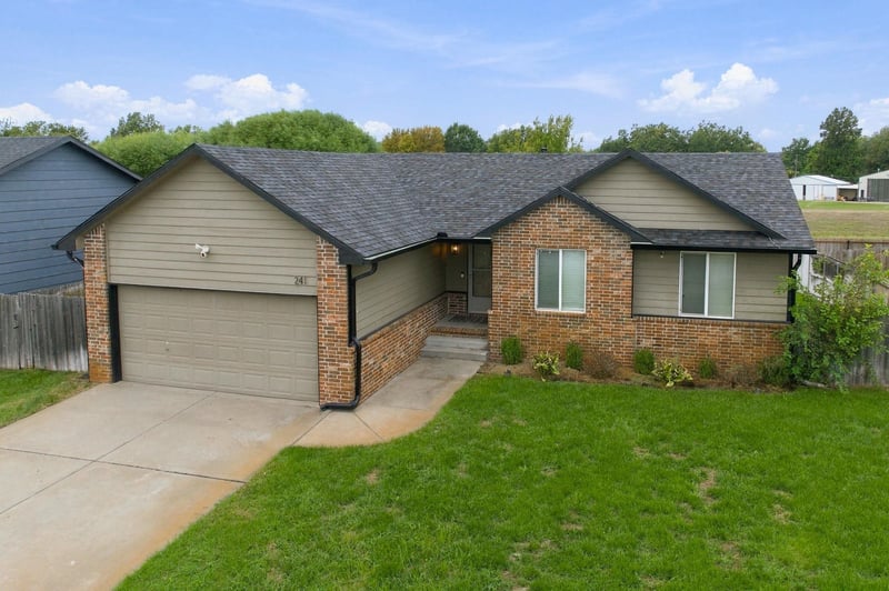 241 S Stoneridge, Valley Center, KS 67147