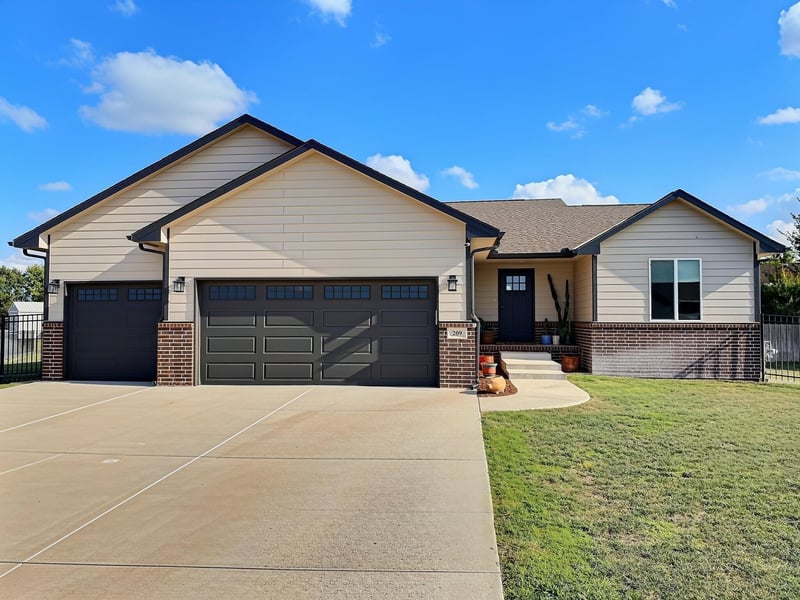 209 Matson Ct, Newton, KS 67114