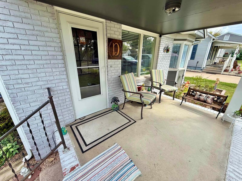 826 Old Main St, Newton, KS 67114-4328