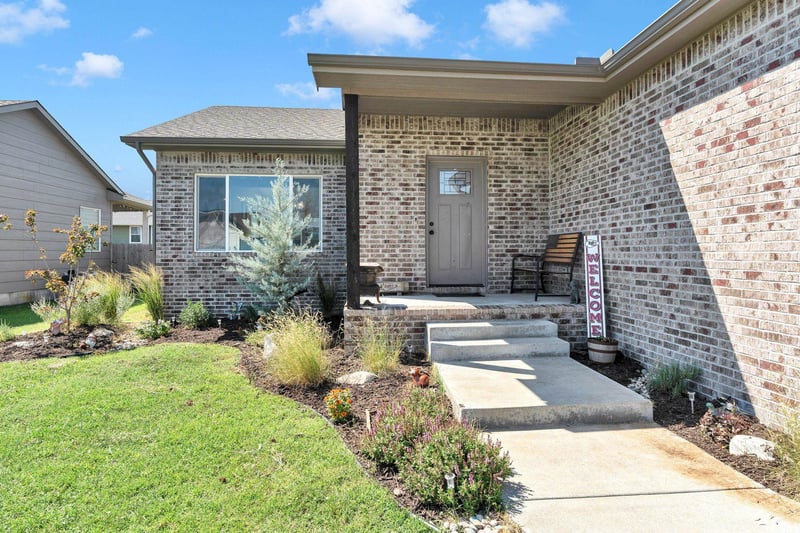 711 N Wakefield Ave, Valley Center, KS 67147