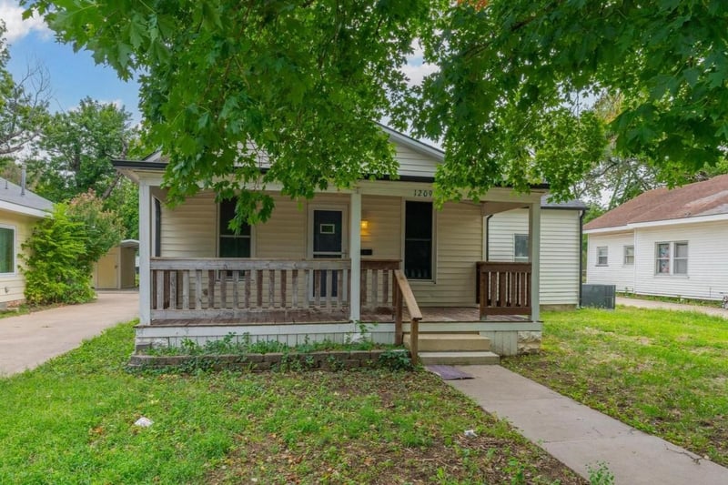 1209 N C St, Wellington, KS 67152