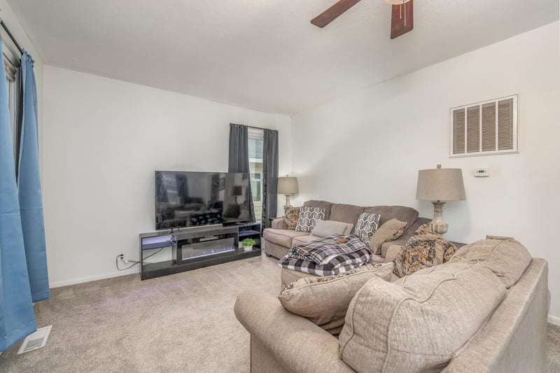 1209 N C St, Wellington, KS 67152