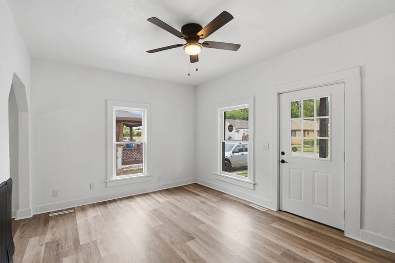 611 S Hydraulic St, Wichita, KS 67211