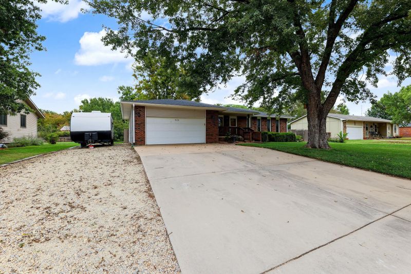 820 Surrey, Maize, KS 67101
