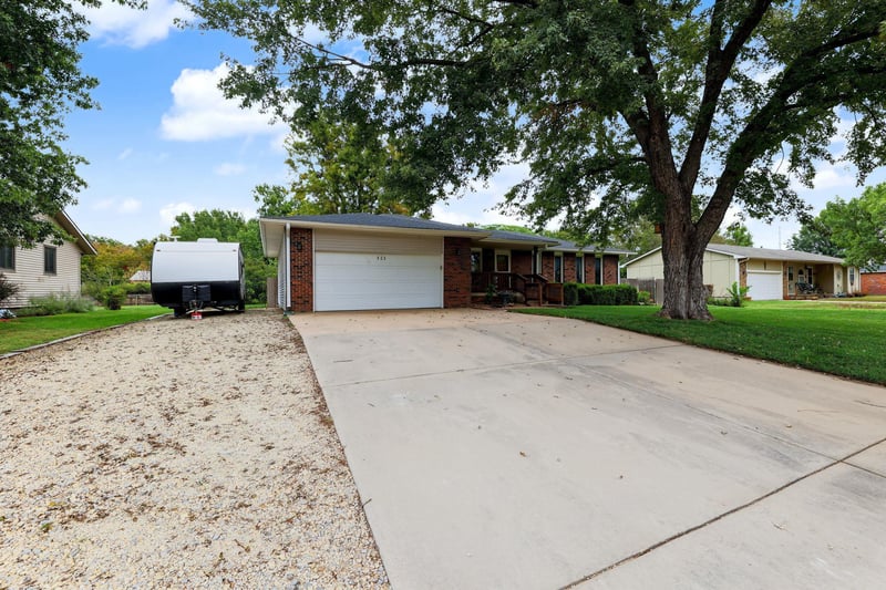 820 Surrey, Maize, KS 67101