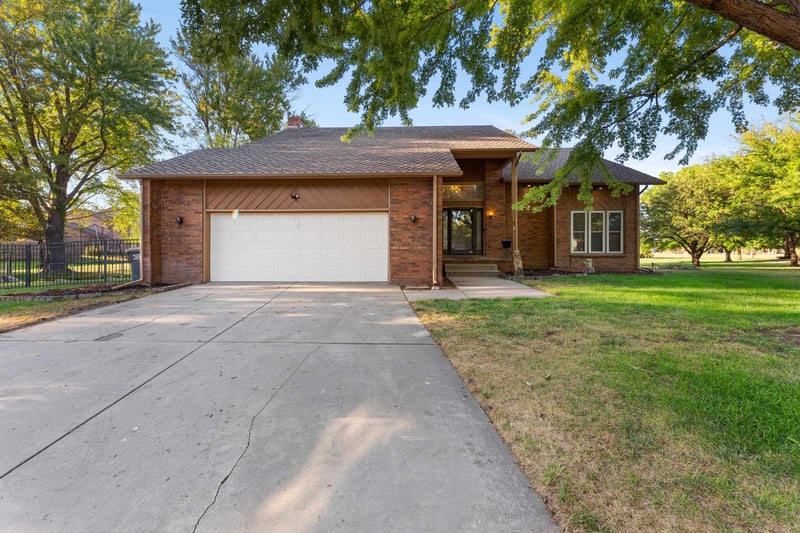 1513 N Valleyview, Wichita, KS 67212