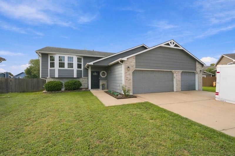 10525 W Jewell Ct, Wichita, KS 67209-3052