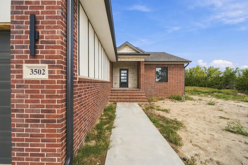 3502 S Bluelake Ct, Wichita, KS 67215