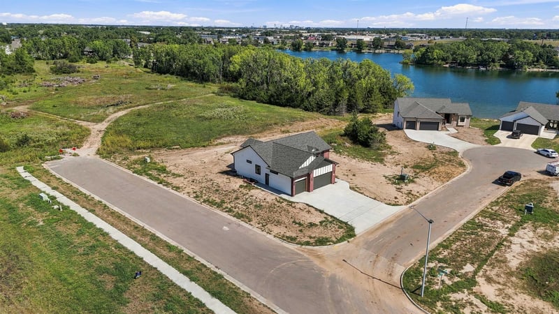 3502 S Bluelake Ct, Wichita, KS 67215
