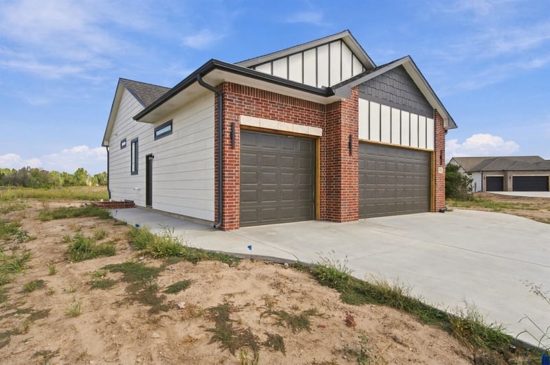 3502 S Bluelake Ct, Wichita, KS 67215
