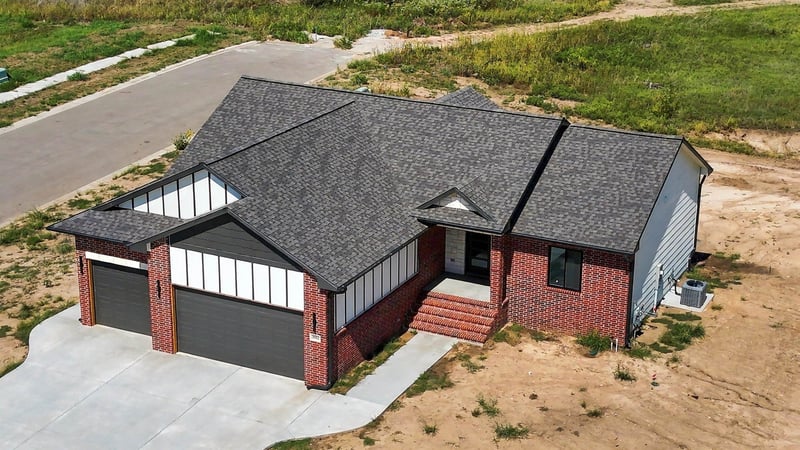 3502 S Bluelake Ct, Wichita, KS 67215