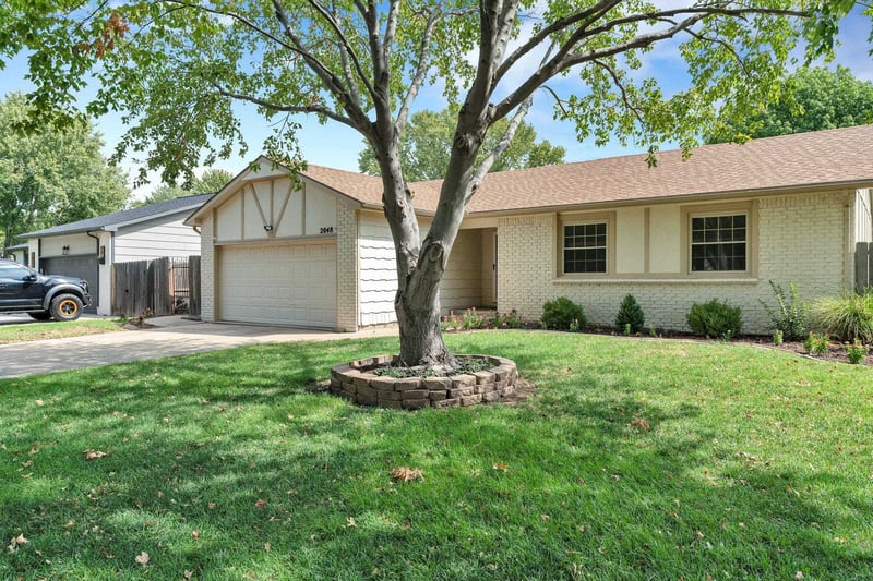 2048 N Murray St, Wichita, KS 67212