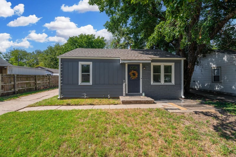 739 N Mount Carmel, Wichita, KS 67203
