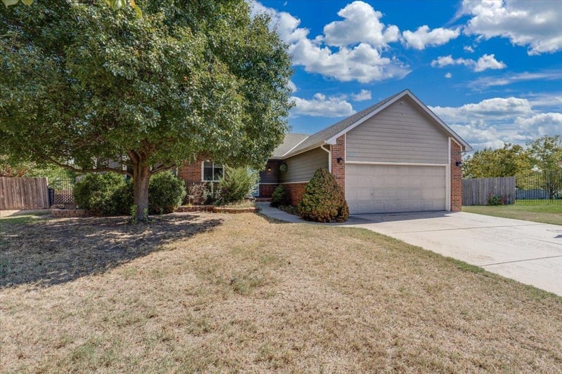2718 N Parkridge Ct, Wichita, KS 67205