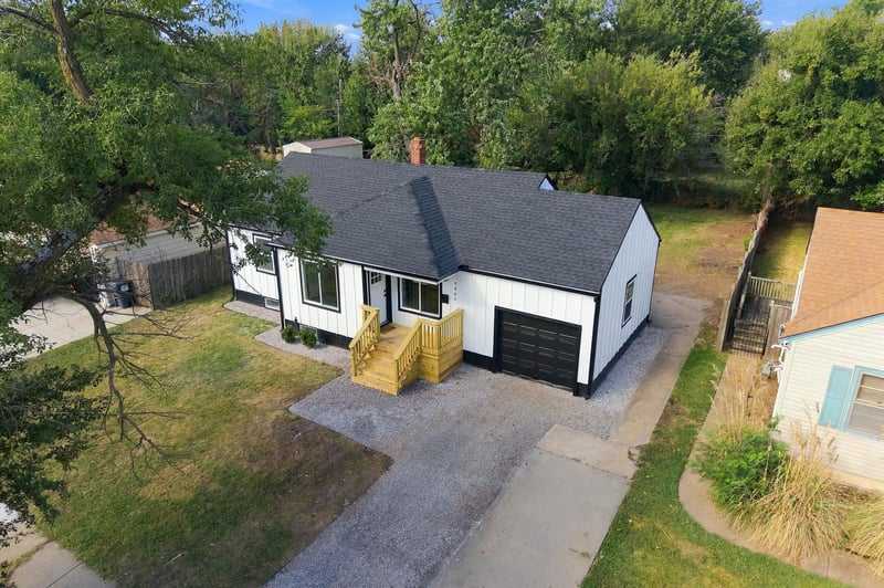 1045 N Ridgewood Dr, Wichita, KS 67208