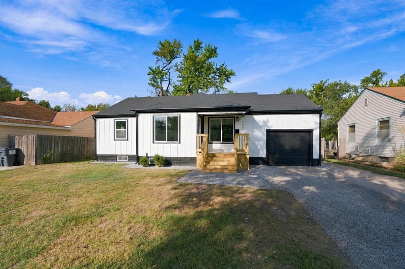 1045 N Ridgewood Dr, Wichita, KS 67208