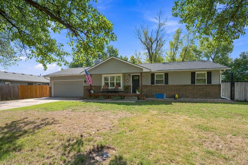 221 E Bradbury St, Rose Hill, KS 67133